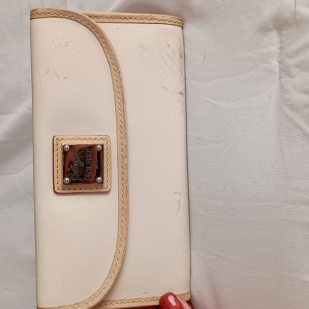 Dooney & Bourke wallet